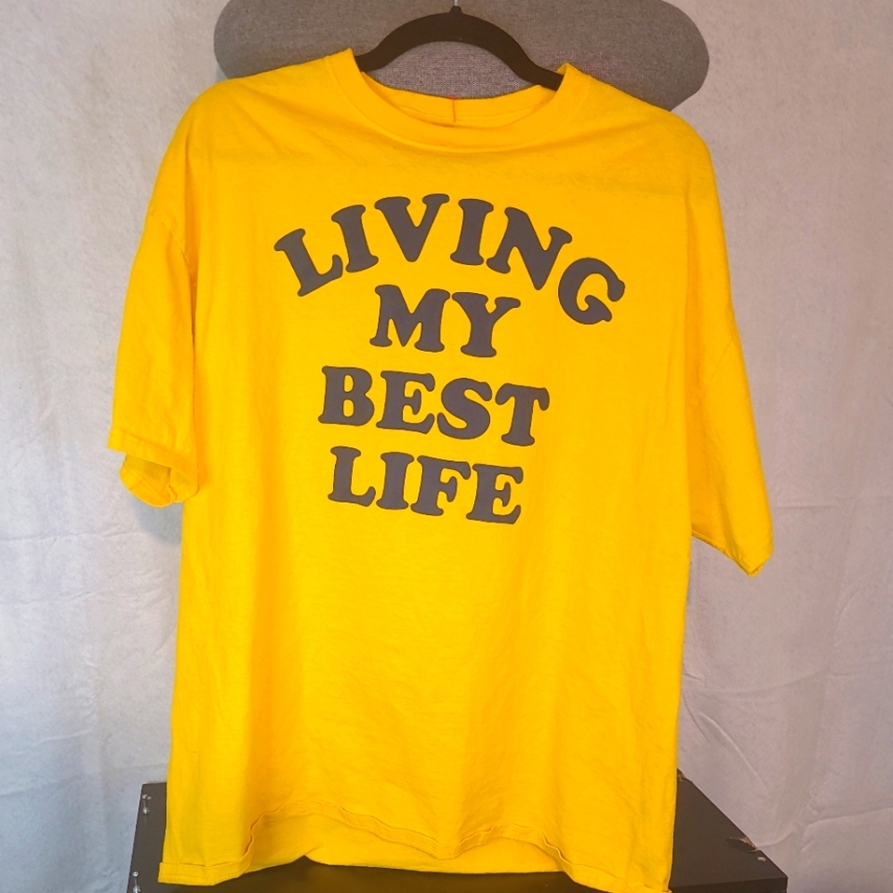 Mad Engine Men's XL Living My Best Life Tshirt Yellow and Navy Blue Print